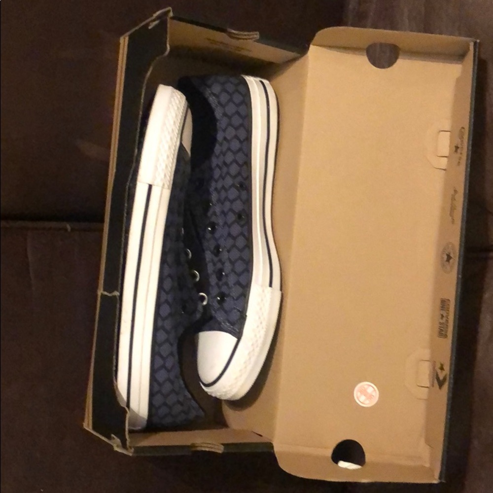 Unisex converse new in box